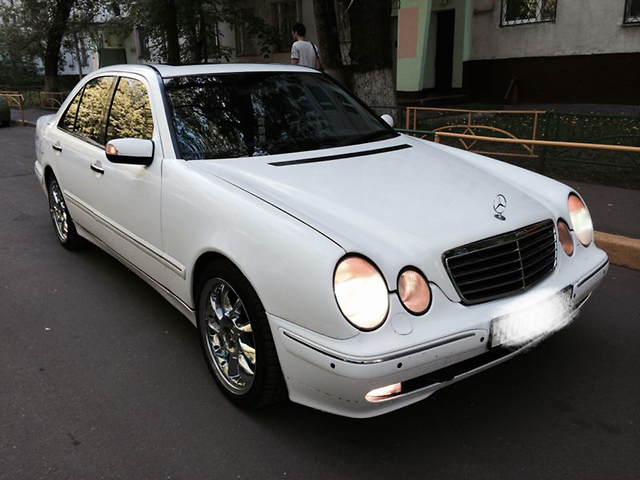 Mercedes-Benz E-класс  Москва 2000 1