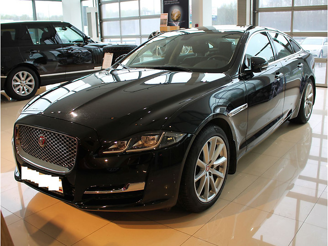 Jaguar XJ  Москва 2016 1